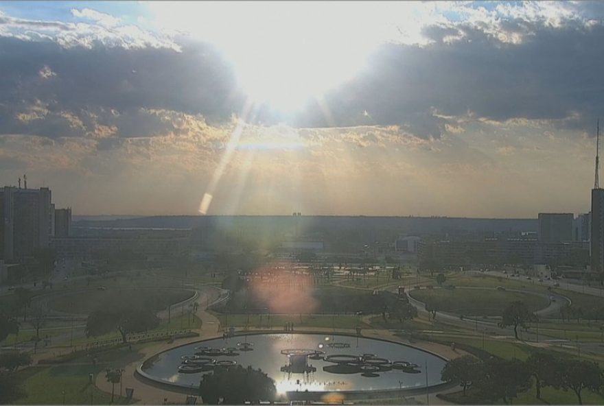 previsao-do-tempo3A-semana-de-sol-e-calor-de-ate-32degc-no-df2C-com-chuvas-isoladas0A previsao-do-tempo3A-semana-de-sol-e-calor-de-ate-32degc-no-df2C-com-chuvas-isoladas0A