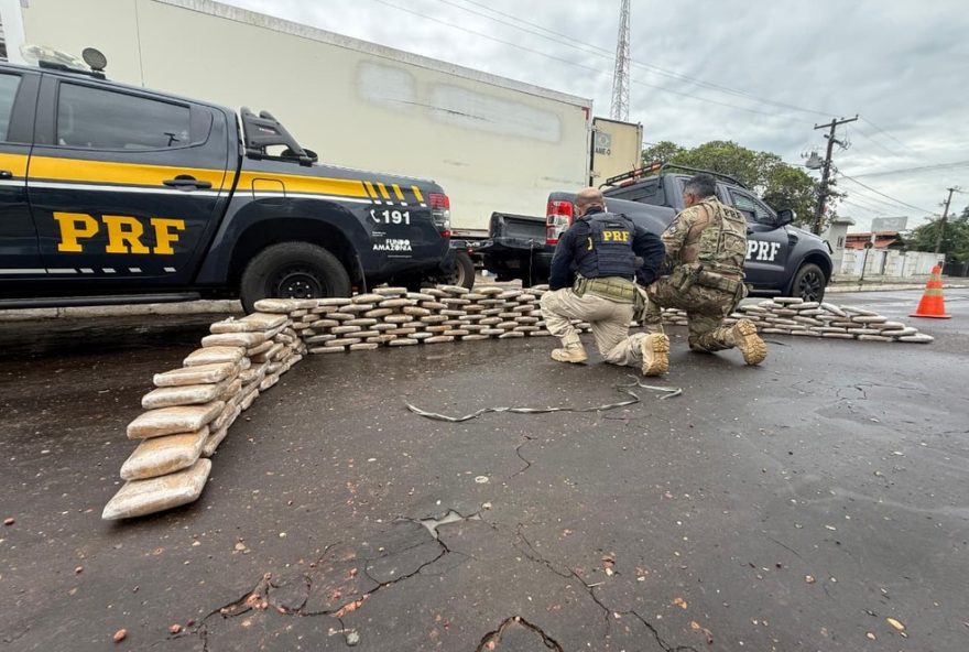 prf-apreende-213-kg-de-skunk-na-br-1352C-no-maranhao3A-motorista-e-preso-e-droga-e-encaminhada-a-pf-em-operacao-contra-trafico-de-drogas prf-apreende-213-kg-de-skunk-na-br-1352C-no-maranhao3A-motorista-e-preso-e-droga-e-encaminhada-a-pf-em-operacao-contra-trafico-de-drogas