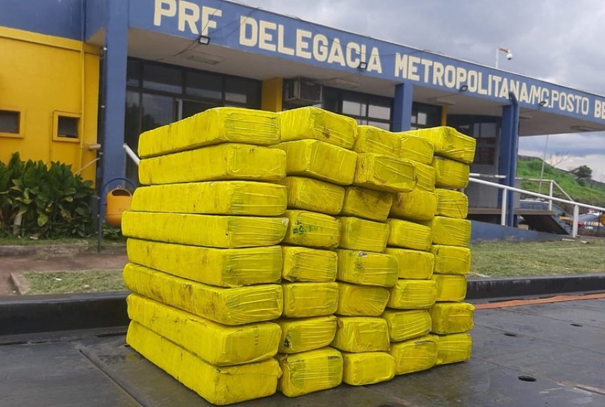 prf-apreende-300kg-de-maconha-escondidos-em-pneus-de-caminhao-na-br-262