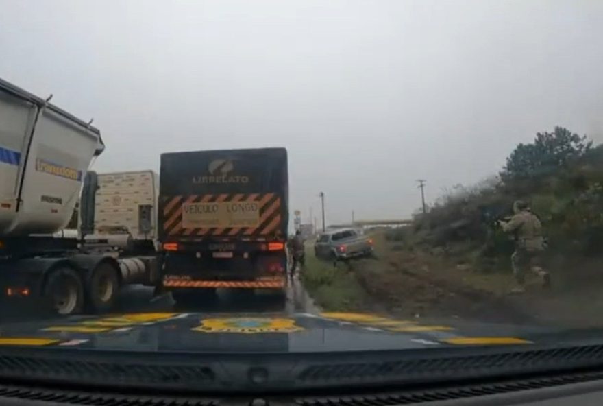 prf-apreende-350-kg-de-maconha-em-perseguicao-na-br-2773A-suspeito-e-detido-apos-tentativa-de-fuga