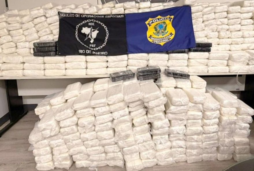 prf-apreende-815-kg-de-cocaina-na-br-040-motorista-e-preso-em-duque-de-caxias prf-apreende-815-kg-de-cocaina-na-br-040-motorista-e-preso-em-duque-de-caxias