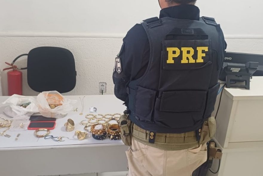 prf-apreende-joias-furtadas-de-joalheria-em-taxi-sem-nota-fiscal