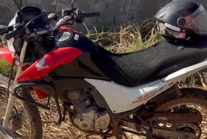 Veículo possuía irregularidades e motorista transitava bêbado, sem possuir habilitação e crianças sem capacete. (Foto: Reprodução)