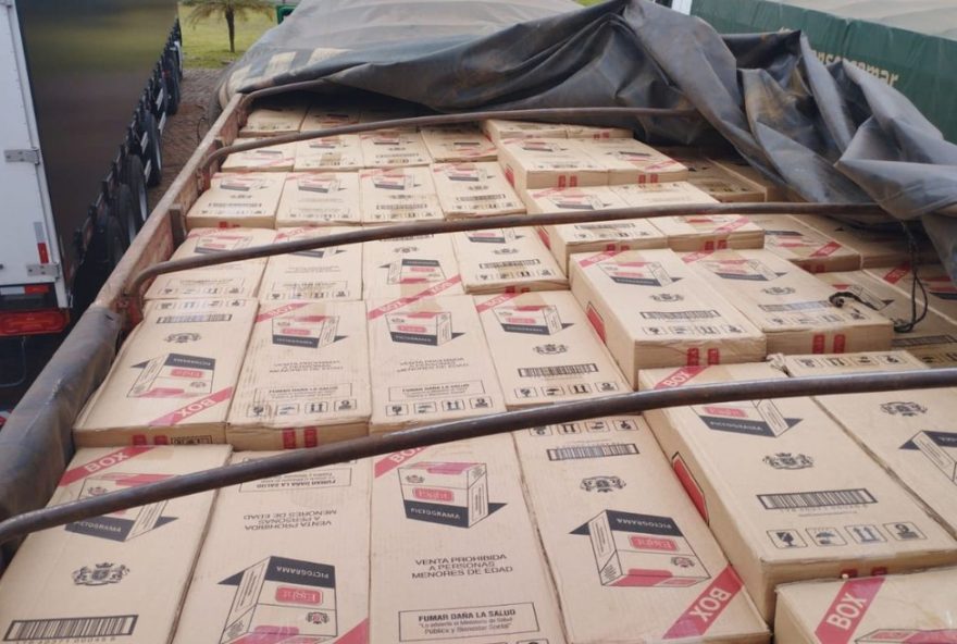 prisao-de-caminhoneiro-por-contrabando-de-cigarros-no-parana3A-atuacao-eficaz-da-policia-federal