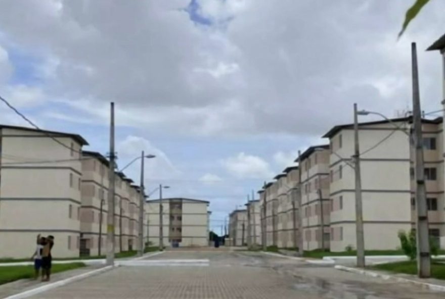 prisao-de-mandante3A-familias-voltam-apos-expulsao-de-conjunto-habitacional-em-fortaleza