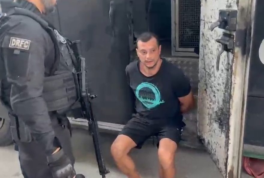 prisao-do-lider-do-trafico-bob-do-caju-no-complexo-do-caju2C-rio-de-janeiro3A-operacao-torniquete-combate-crime-organizado