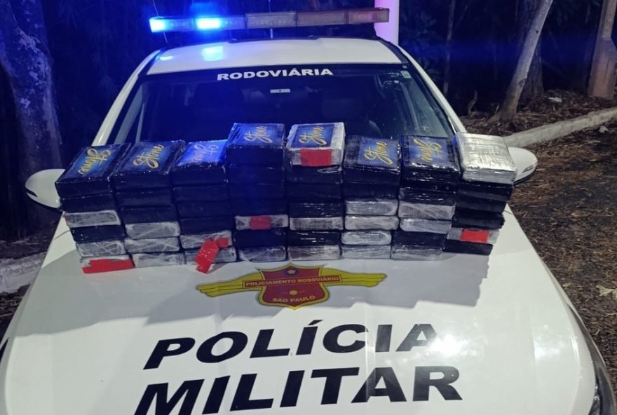 prisao-em-flagrante3A-homem-detido-com-50-quilos-de-cocaina-em-guaratingueta-sp