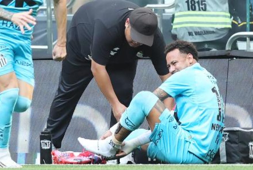 problema-muscular-de-neymar-vira-duvida-no-santos-para-classico