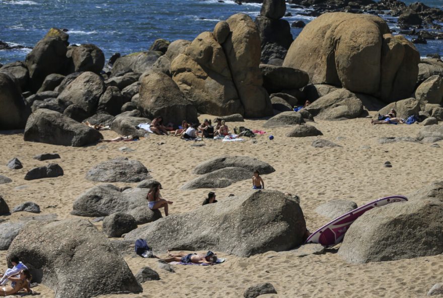 problemas-de-instabilidade-no-muro-de-protecao-da-praia-dos-lavadores-devido-a-subida-do-mar