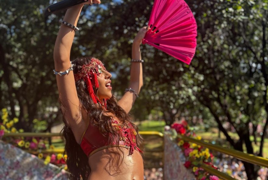 problemas-durante-o-bloco-marinada-de-marina-sena-no-carnaval-de-bh3A-folioes-reclamam-de-estrutura-e-calor problemas-durante-o-bloco-marinada-de-marina-sena-no-carnaval-de-bh3A-folioes-reclamam-de-estrutura-e-calor