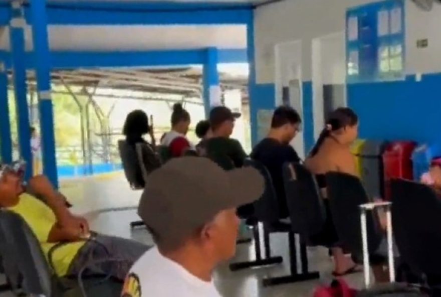 problemas-na-travessia3A-balsa-encalha-e-atrapalha-passageiros-em-sao-luis