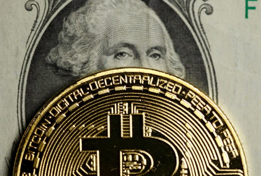 processo-contra-microstrategy-por-omissao-de-informacoes-no-investimento-em-bitcoin.-como-a-empresa-esta-lidando-com-as-acusacoes