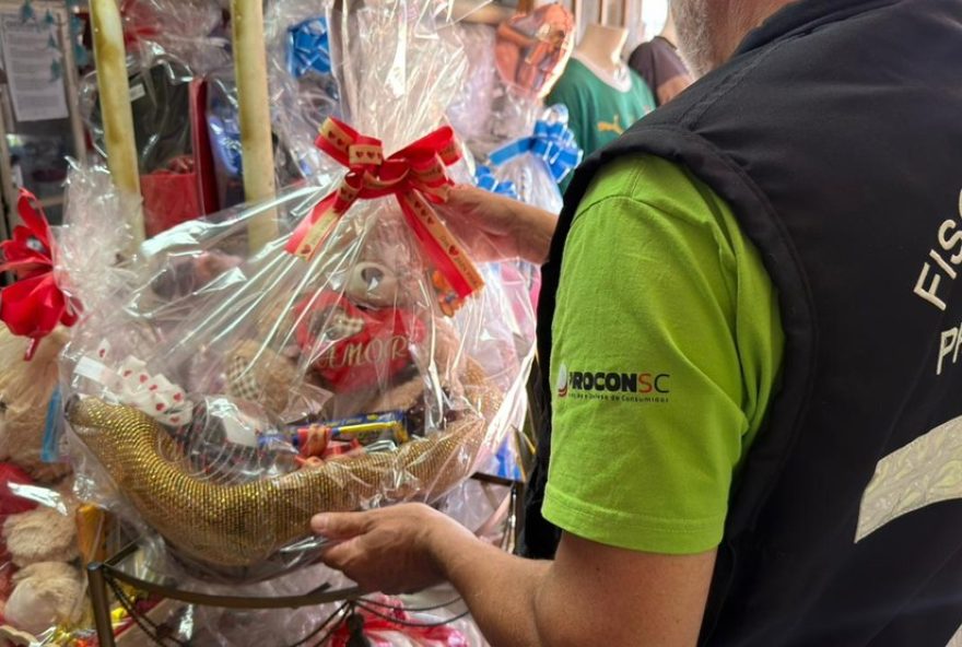 procon-fiscaliza-floricultura-em-sao-jose-apos-chocolate-com-vidro-vencido-em-2023 procon-fiscaliza-floricultura-em-sao-jose-apos-chocolate-com-vidro-vencido-em-2023