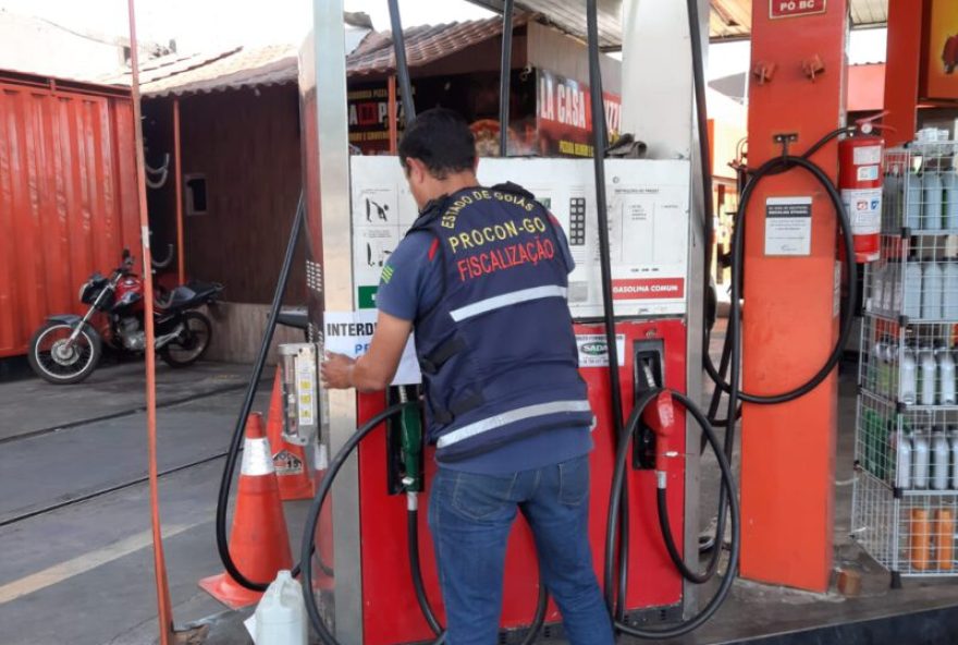 Posto em Goiânia é autuado por vender mais combustível que o abastecido