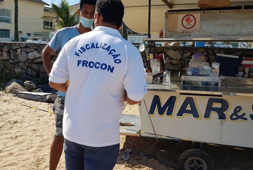 procon-notifica-quiosques-na-praia-do-guaruja-por-falta-de-placas-obrigatorias procon-notifica-quiosques-na-praia-do-guaruja-por-falta-de-placas-obrigatorias