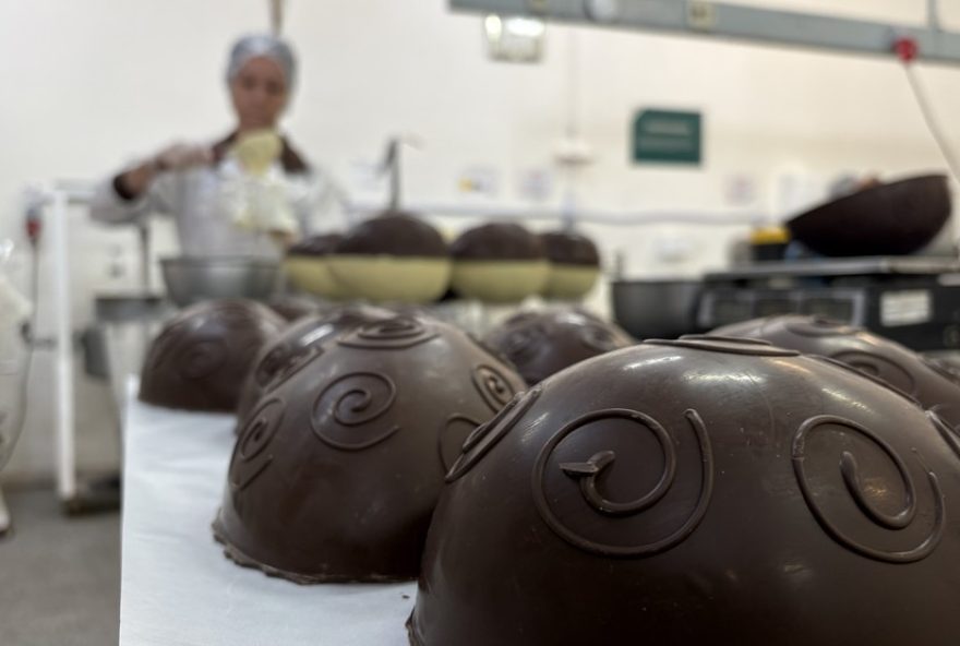 producao-artesanal-de-chocolate-em-gramado-aumenta-2025-para-a-pascoa producao-artesanal-de-chocolate-em-gramado-aumenta-2025-para-a-pascoa