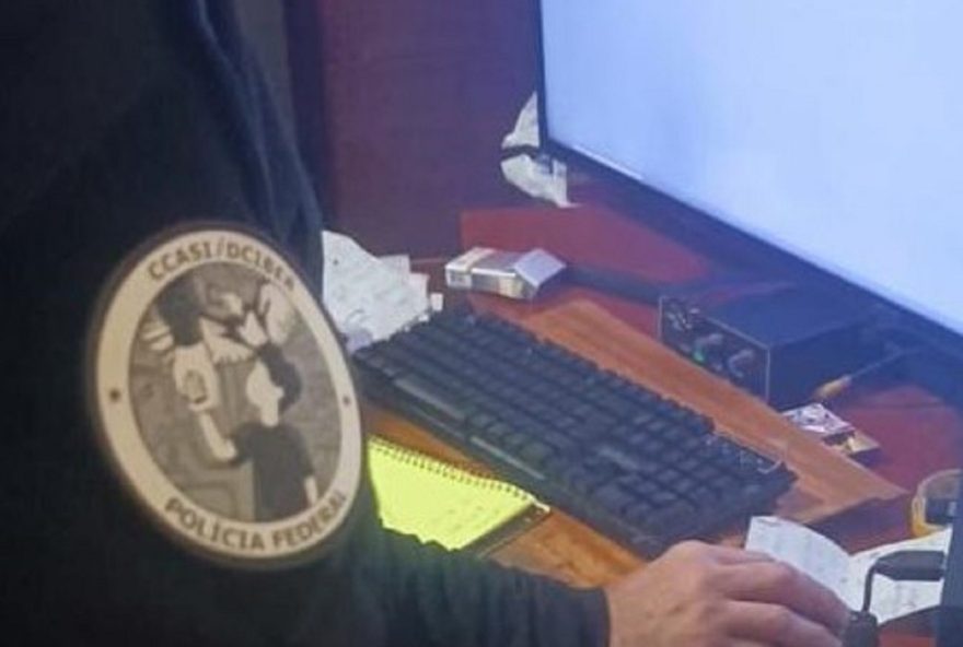 professor-de-63-anos-e-preso-suspeito-de-armazenar-imagens-de-abuso-infantil-em-juiz-de-fora3A-pf-deflagra-operacao