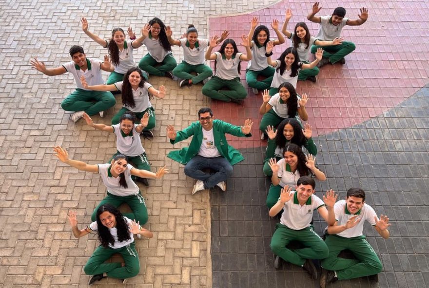 professor-de-escola-publica-no-ceara-recebe-ovacionado-apos-ouro-em-olimpiada-de-matematica professor-de-escola-publica-no-ceara-recebe-ovacionado-apos-ouro-em-olimpiada-de-matematica