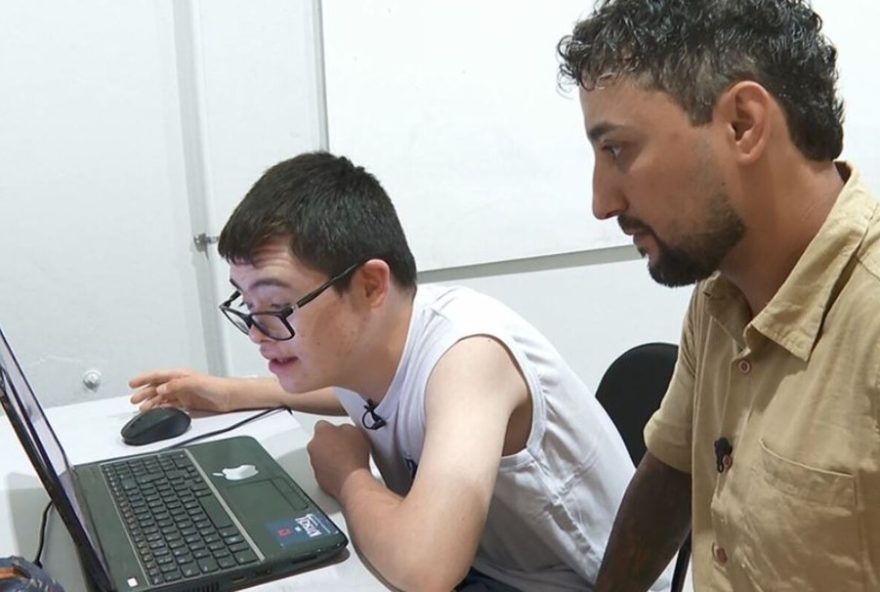 professor-de-sp-capacita-aluno-com-sindrome-de-down3A-autonomia-e-seguranca-no-transito.-acao-inspira-familias