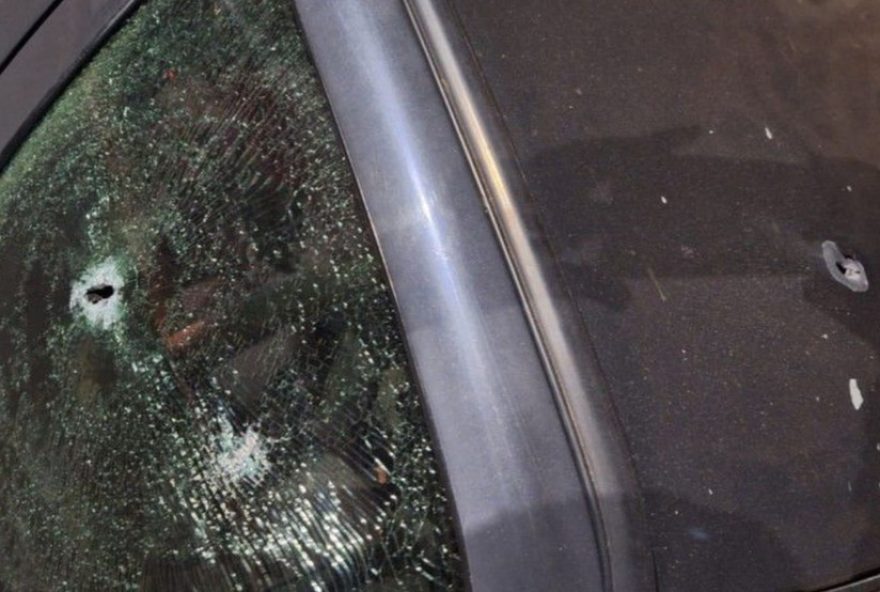 professor-investigado-por-estupro-tem-carro-atingido-com-10-tiros-em-mg