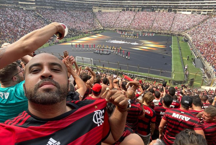 professor-romulo-garcia-volta-a-lima-em-busca-do-tetra-do-flamengo3A-22parte-222-torcedor-do-mengao-vai-do-brasil-ao-peru-pela-libertadores