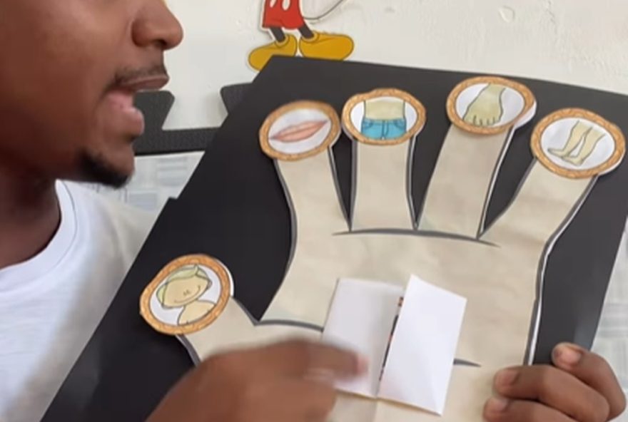 professor-sensibiliza-alunos-com-musicas-sobre-abuso-sexual-infantil3A-videos-virais