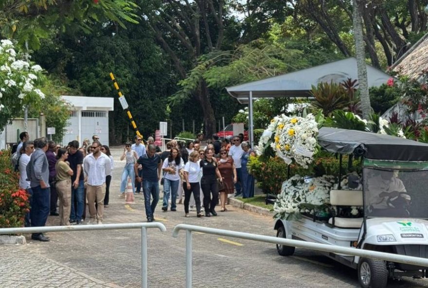 professora-brutalmente-assassinada-tem-corpo-cremado-em-salvador professora-brutalmente-assassinada-tem-corpo-cremado-em-salvador