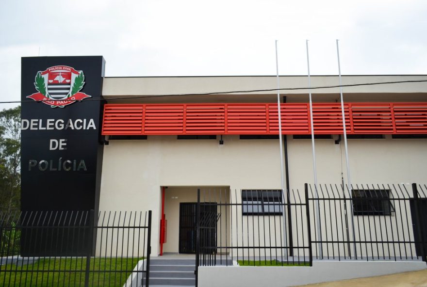 professora-e-demitida-apos-denuncia-de-agressao-a-crianca-de-7-anos-em-escola-de-mairinque3A-colegio-alianca-se-pronuncia