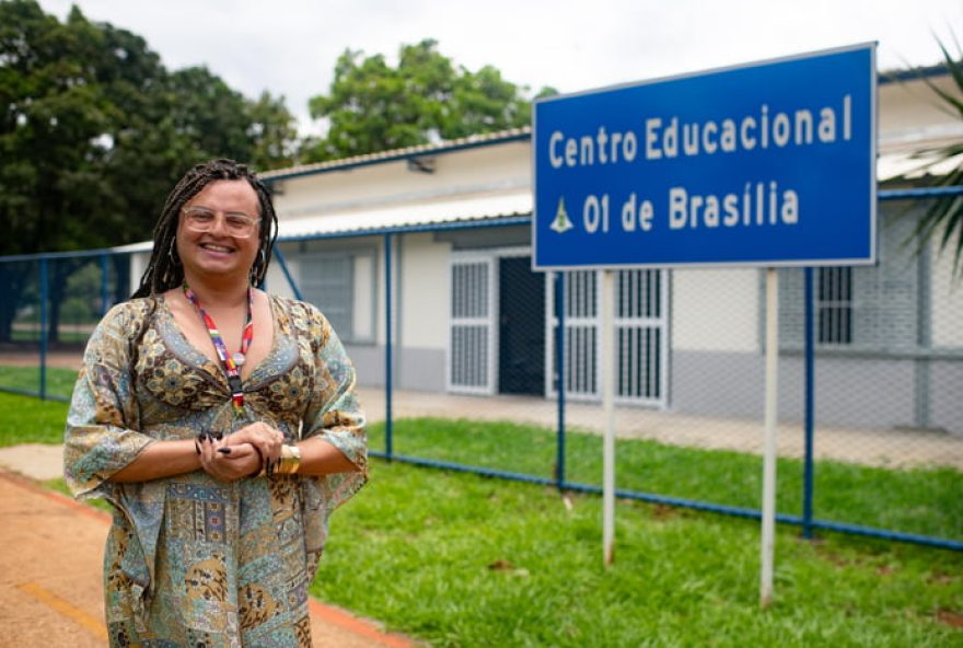 professora-trans-edu-desafia-preconceitos-para-ensinar-em-presidio-no-df