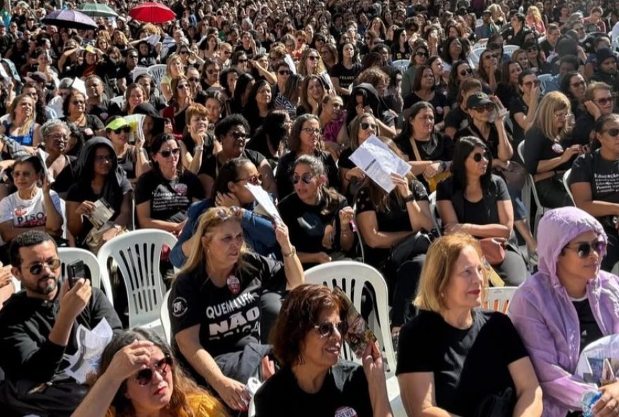 professores-de-bh-mantem-greve-apos-prefeitura-cortar-ponto