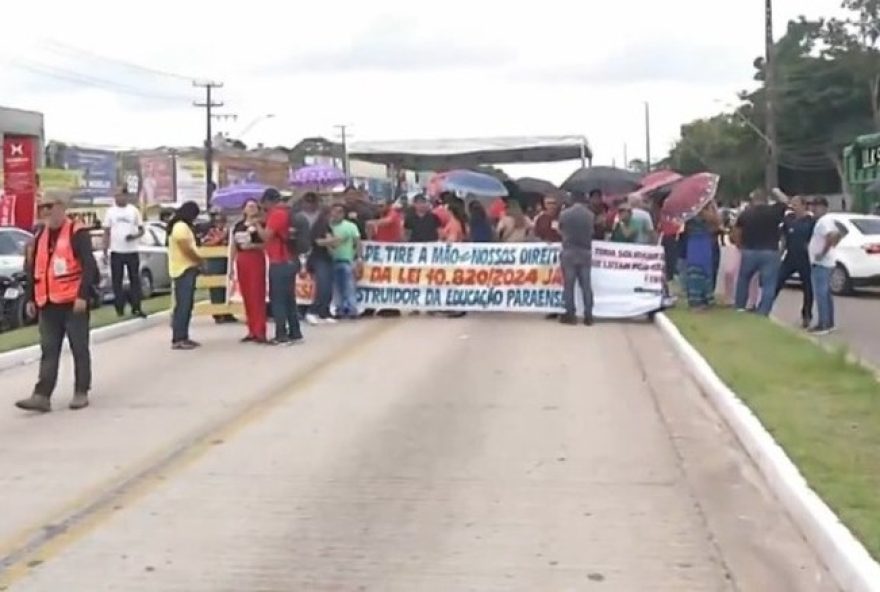 professores-protestam-em-apoio-a-ocupacao-indigena-na-seduc-do-para3A-luta-por-educacao-justa