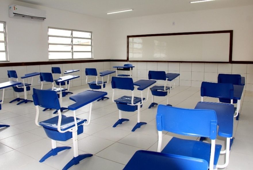 programa-bolsa-merito3A-r24-1-mil-para-alunos-da-rede-publica-com-melhor-desempenho-no-vestibular