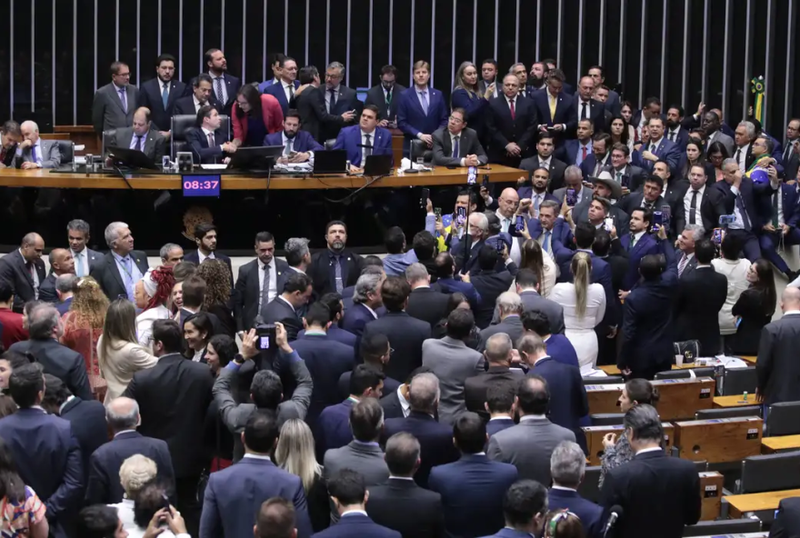 projeto-de-anistia-avanca-na-camara2C-mas-nao-beneficia-bolsonaro