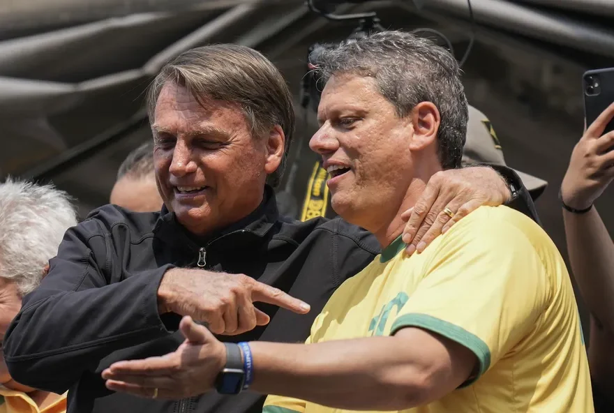 projeto-de-anistia-proposto-por-tarcisio-pode-beneficiar-bolsonaro2C-pcc-e-milicias