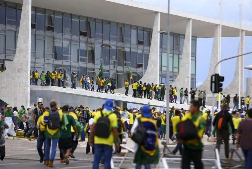 proposta-do-pl-para-ampliar-anistia-esbarra-em-entraves-no-congresso2C-stf-e-governo