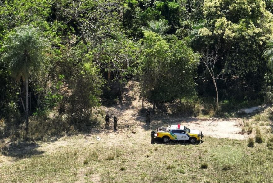 propriedade-multada-em-r24-7-milhoes-por-danos-ambientais-no-pr3A-carros-e-corpos-encontrados-no-local-dos-homens-assassinados