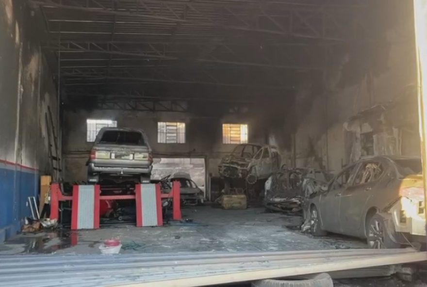 proprietario-e-resgatado-em-incendio-de-grandes-proporcoes-em-oficina-de-pelotas proprietario-e-resgatado-em-incendio-de-grandes-proporcoes-em-oficina-de-pelotas