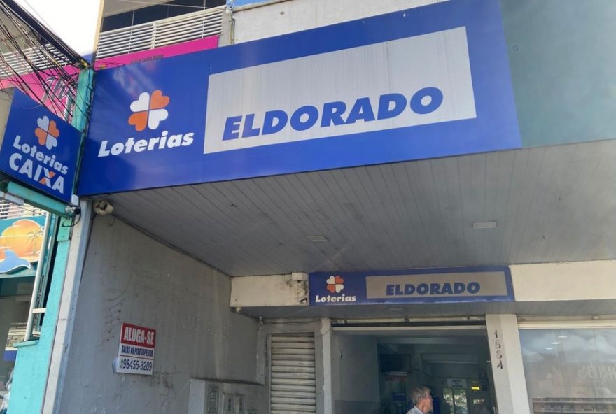 proprietario-se-emociona-ao-registrar-bolao-vencedor-de-r24-51-milhoes-da-mega-sena-em-loterica-de-goiania