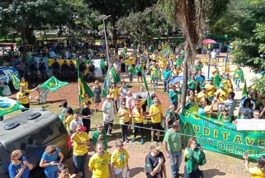 Manifestação pró-Bolsonaro, na Praça Tamandaré (Foto: Reprodução)