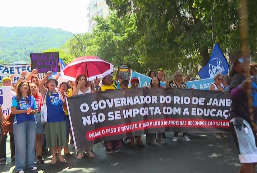 protesto-de-servidores-estaduais-por-recomposicao-salarial-no-palacio-guanabara-no-rio