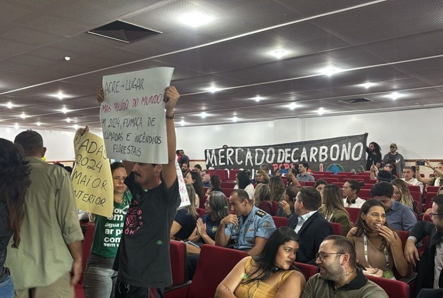 protesto-interrompe-governador-na-15a-reuniao-anual-da-forca-tarefa-dos-governadores-gcf