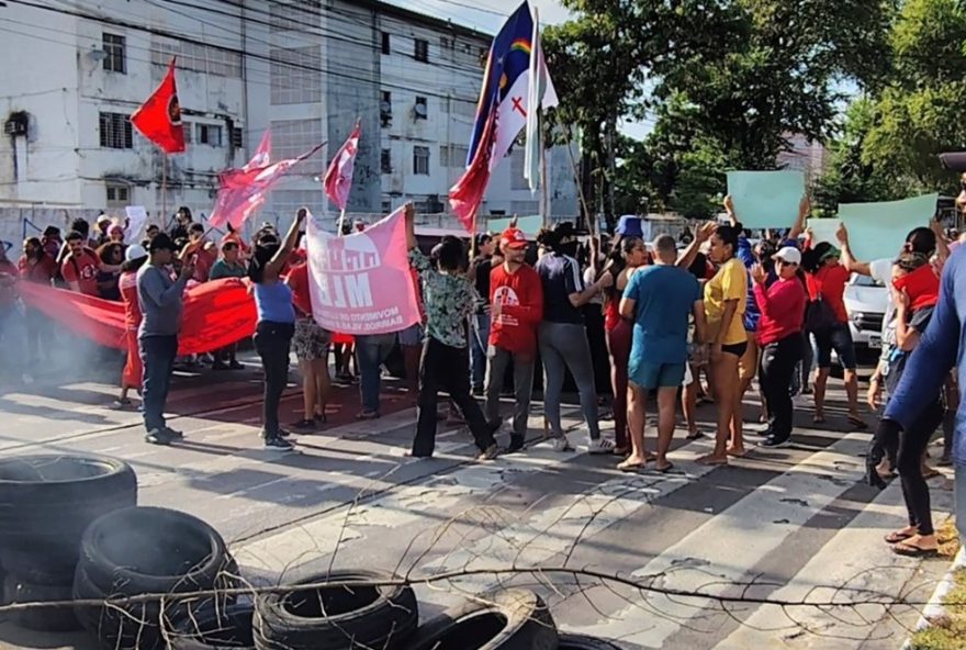 protesto-no-recife-pede-doacao-de-imovel-do-inss-para-moradias-dignas.-veja-video