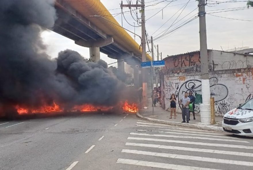 protesto-por-moradia-bloqueia-avenidas-na-regiao-do-ipiranga2C-zona-sul-de-sp
