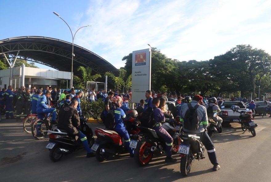 protesto-por-seguranca3A-trabalhadores-da-novelis-em-pinda-pedem-medidas-apos-acidente-fatal