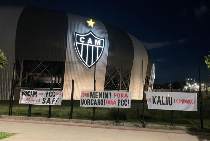 protestos-e-criticas-marcam-gestao-da-saf-do-atletico-mg3A-torcida-exige-transparencia-e-resultados-em-campo