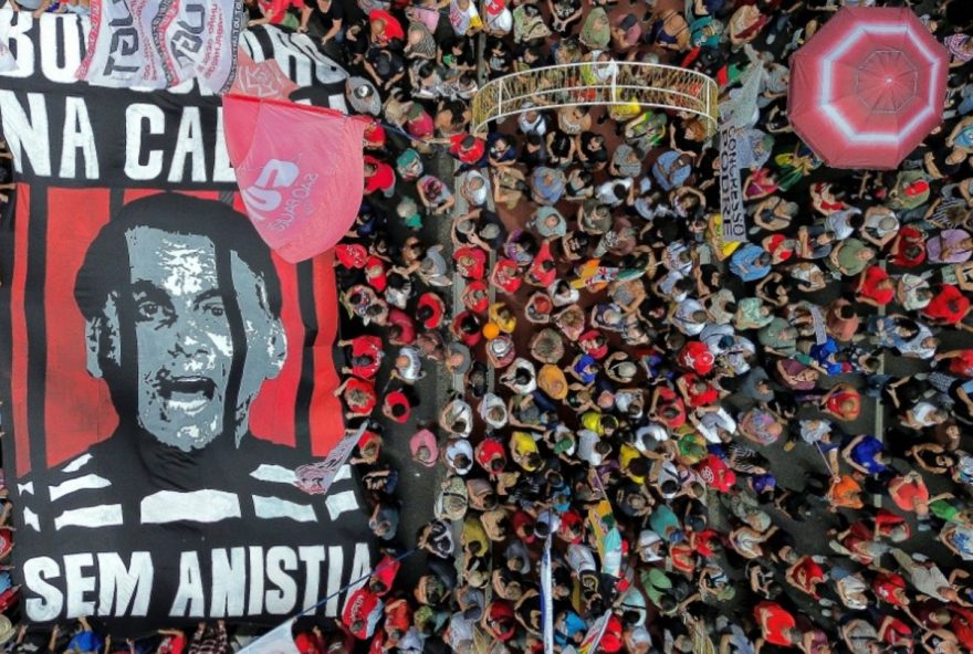 protestos-em-massa-no-brasil-contra-diminuicao-da-pena-para-o-ex-presidente-bolsonaro protestos-em-massa-no-brasil-contra-diminuicao-da-pena-para-o-ex-presidente-bolsonaro