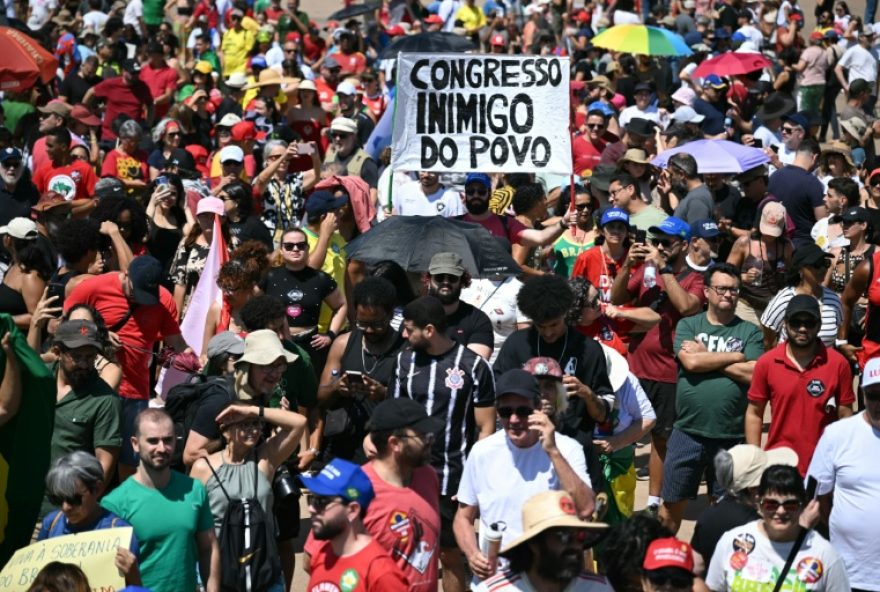 protestos-no-brasil-contra-projeto-de-lei-que-aumenta-a-imunidade-de-parlamentares