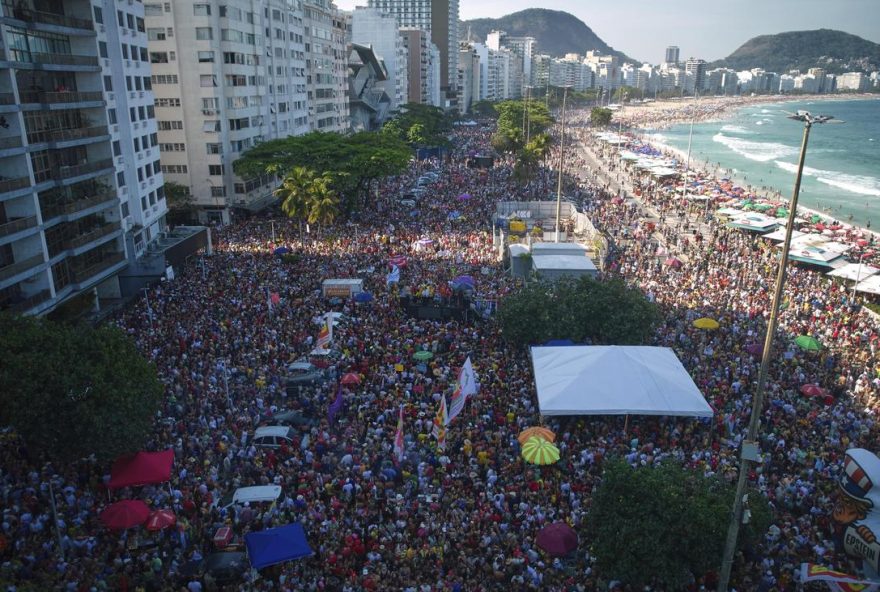 protestos-no-brasil3A-populacao-se-mobiliza-contra-possiveis-planos-de-anistia-para-bolsonaro