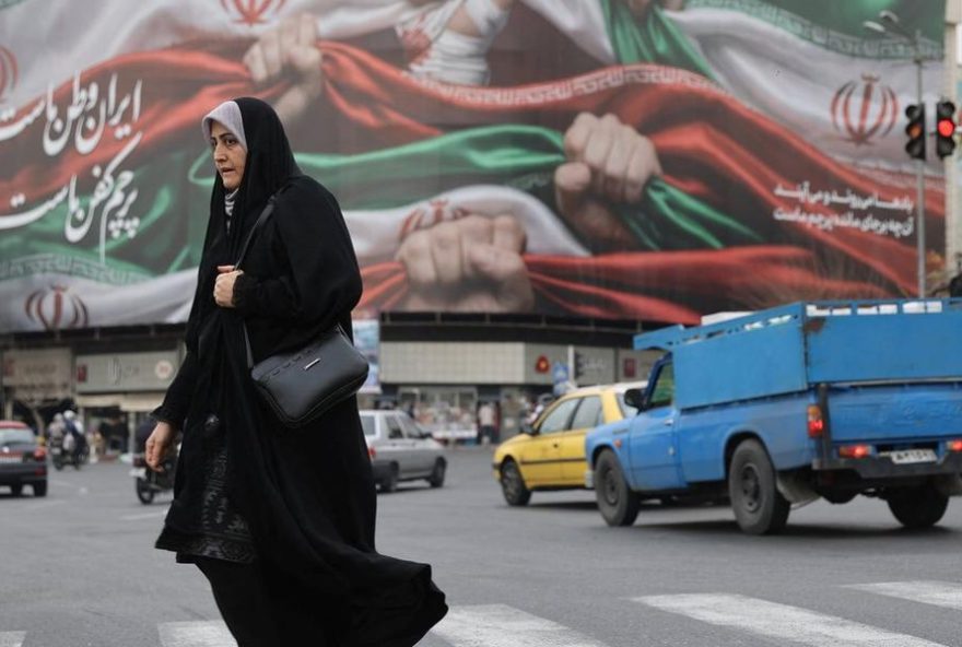 protestos-no-ira-deixam-3700-feridos-e-causam-danos-em-escolas-e-mesquitas protestos-no-ira-deixam-3700-feridos-e-causam-danos-em-escolas-e-mesquitas