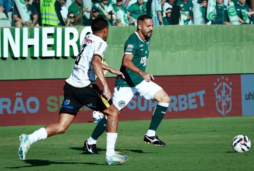 provavel-escalacao-do-goias-para-enfrentar-o-volta-redonda3A-mudanca-no-meio-campo-pode-impulsionar-vitoria-no-g-4-da-serie-b